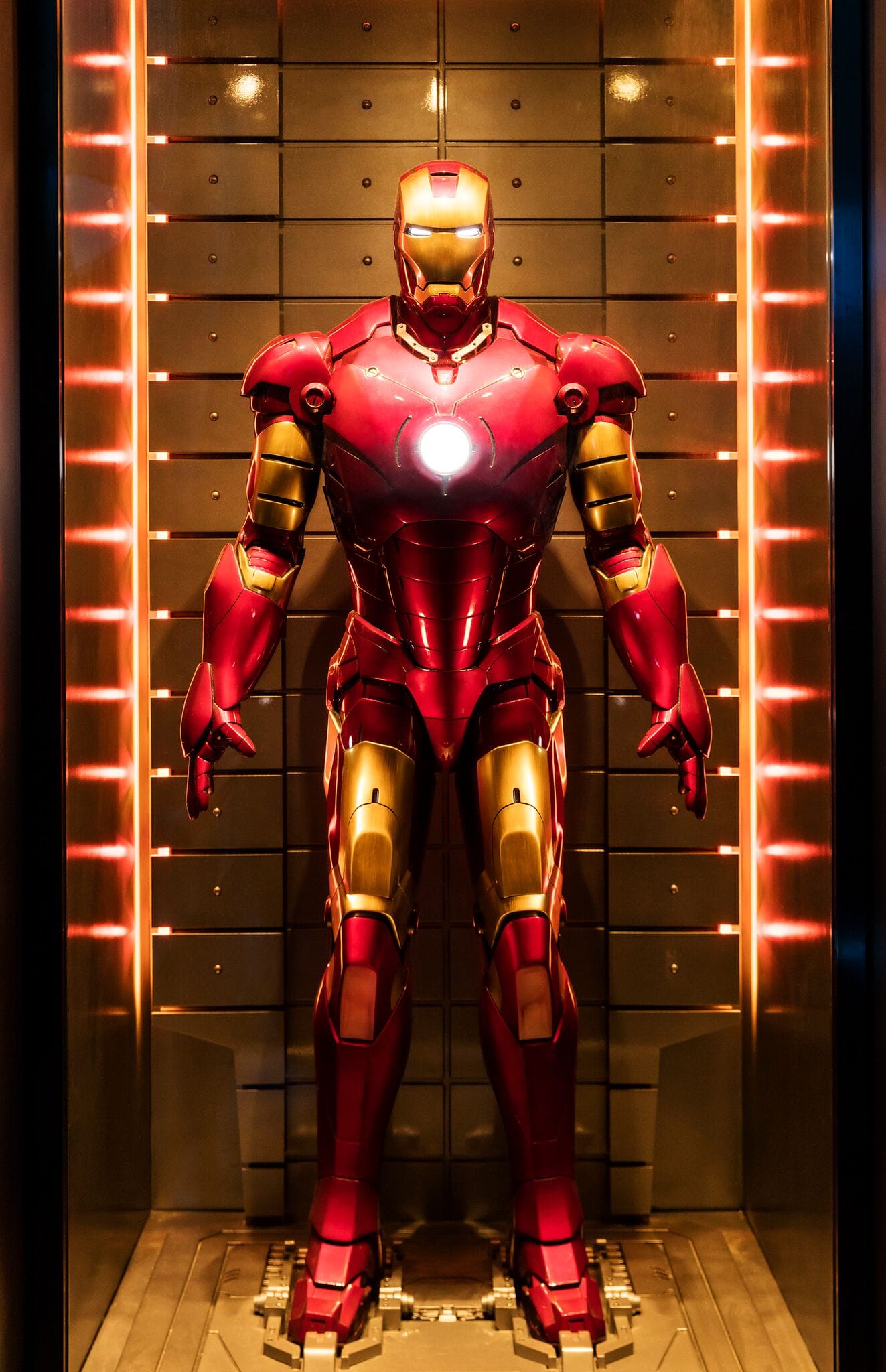 Hong Kong Disneyland_Stark Expo _Iron Man Armor Suits