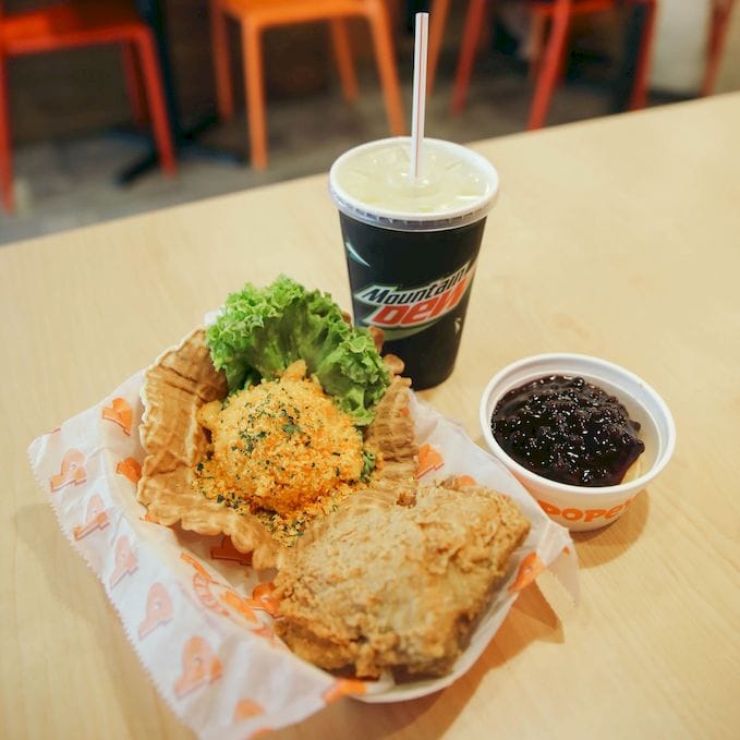 Popeyes Now Has Mac And Cheese In A Waffle Bowl! (6)