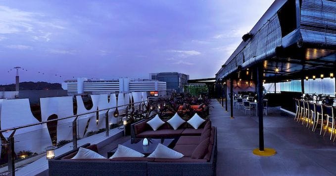 8 Romantic Rooftop Bars (17)