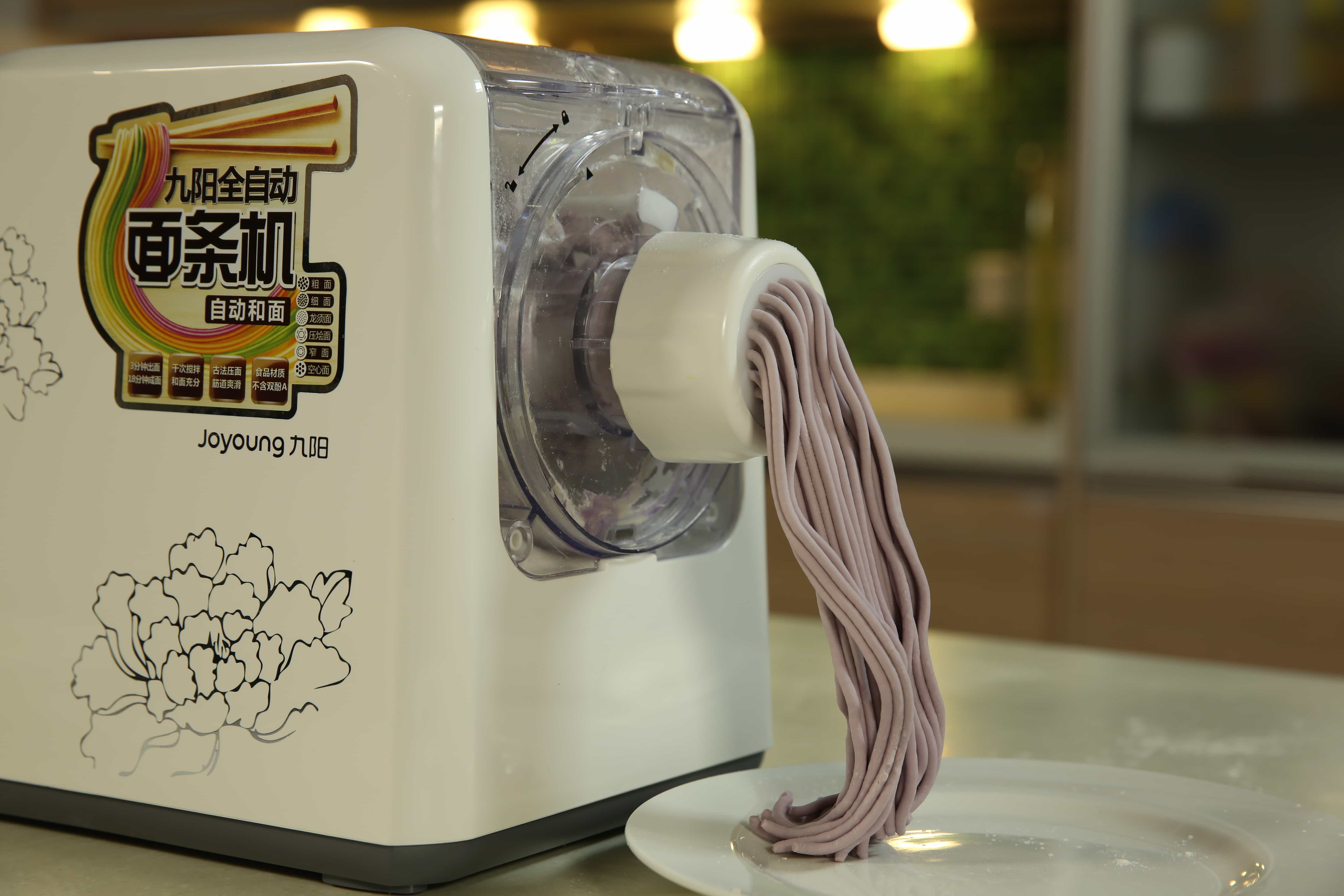 (JYS-N6CS) Joyoung Noodle maker with noodles image1
