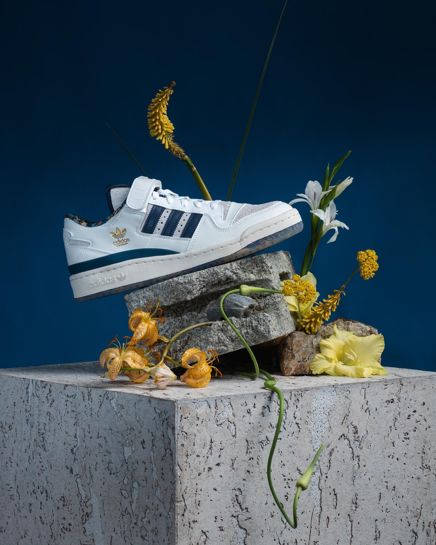 cada vez Giotto Dibondon Orgullo THESE LIMITED EDITION ADIDAS SNEAKERS HAS EXCLUSIVE BATIK FLOWER PATTERNS!  – Shout