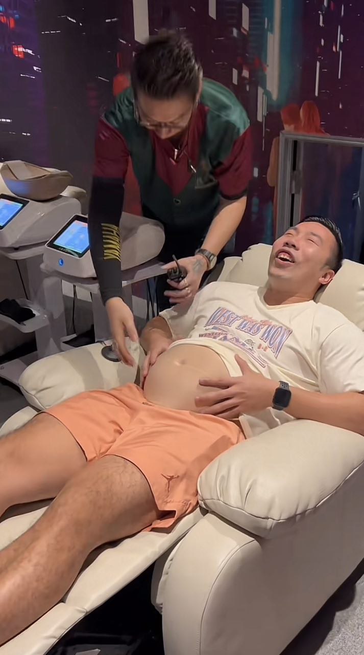 Trying a Pregnancy Simulator!